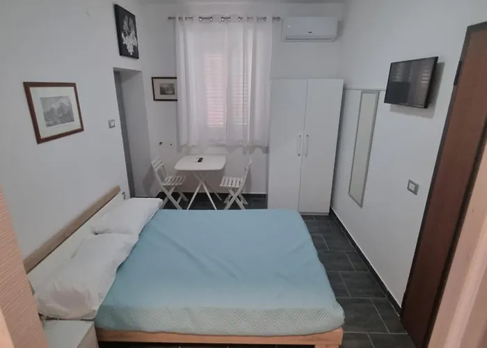 Alojamento de Acomodação e Pequeno-almoço Piazza Salotto