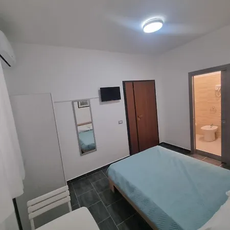 Piazza Salotto 3*
