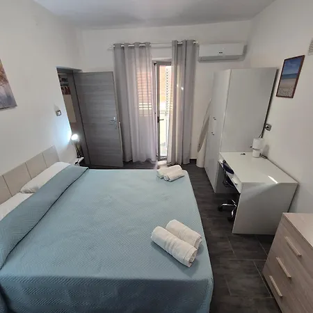 Piazza Salotto 3*